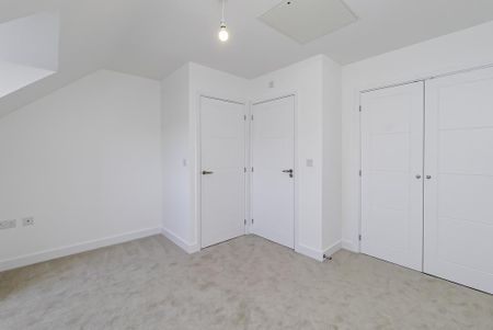 4 bedroom semi-detached house to rent - Photo 4