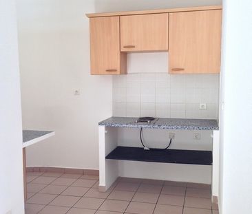 Location Appartement 1 pièce 27m² STE CLOTILDE 97490 - Photo 1