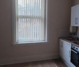 Flat to rent - Photo 1