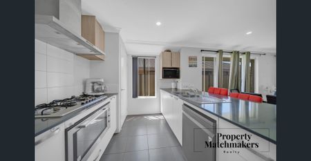 Modern Comfort, Effortless Living, and a Prime Byford Location - Photo 5