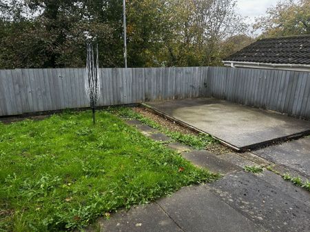 Hendre Park, Llangennech, Llanelli, Carmathenshire, SA14 8UR - Photo 5