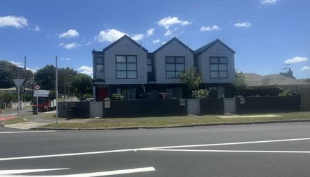 Clover Park Townhouse - Photo 2