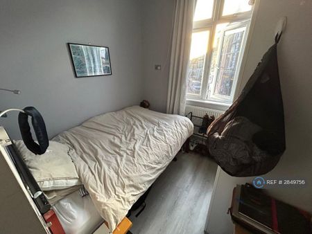 4 bedroom flat to rent - Photo 4