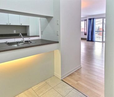 3 1/2 GRAND, lumineux, rénové (LORETTEVILLE) - Photo 1
