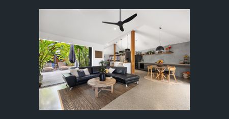 Exceptional Waterfront Retreat in Noosa Waters - Photo 2