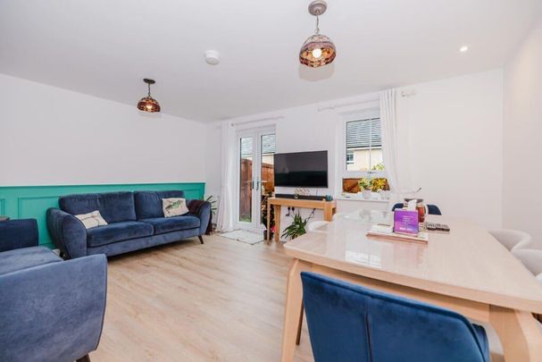 3 bedroom end of terrace house to rent - Photo 1