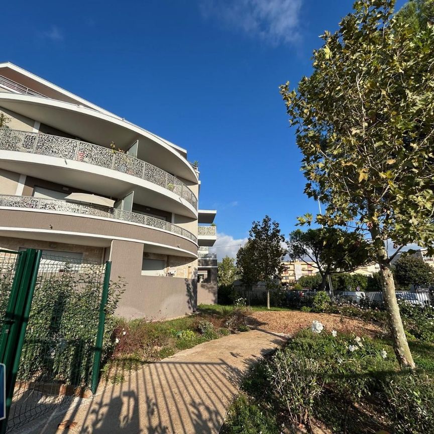 Location Appartement 4 pièces 74m² MOUGINS 06250 - Photo 2