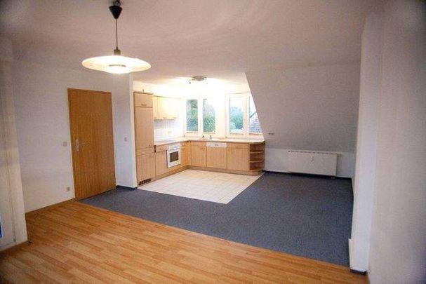 Bad Sülze - schöne 2-Zimmerwohnung im Dachgeschoss mit Dachterrasse und EBK zu vermieten - Photo 1