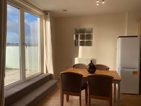 2 bedroom penthouse to rent - Photo 2