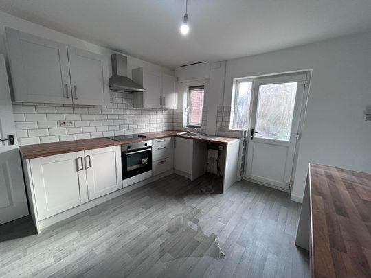 22 Eastfield Lane, Castleford, WF10 4LD - Photo 1