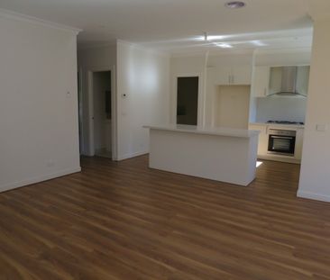 35 Swanson Crescent, Chadstone VIC 3148 - Townhouse For Rent | Domain - Photo 4