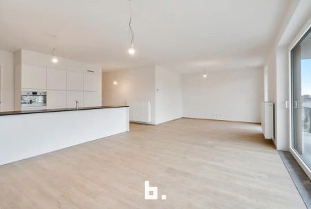 Lichtrijk nieuwbouwappartement pal in het centrum - Photo 2