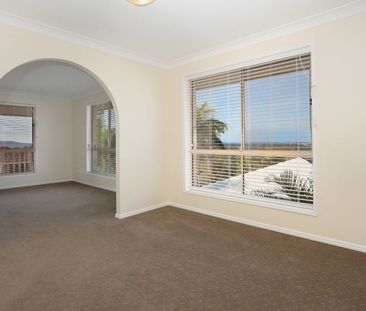 Spacious Family Home with Multiple Living Areas & Stunning Views! - Photo 3