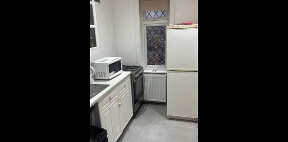 Room in a Shared Flat, Romsey Road, SO16 - Photo 2