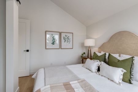 Calgary Pet Friendly Townhouse in Killarney - Photo 5