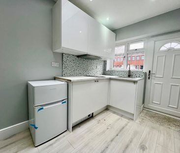 Studio to rent - Photo 2