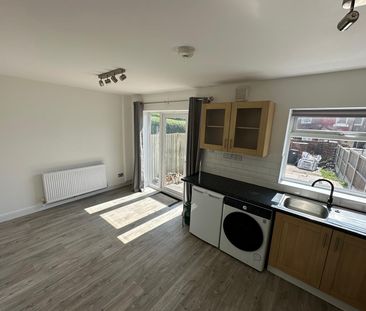 Superb 3 bedroomed terrace house to let with first floor bathroom, ... - Photo 3