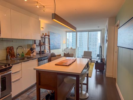 1 Bed Executive Suite | Downtown Vancouver | Ocean Views • Fully Furnished | Utilities - Photo 2