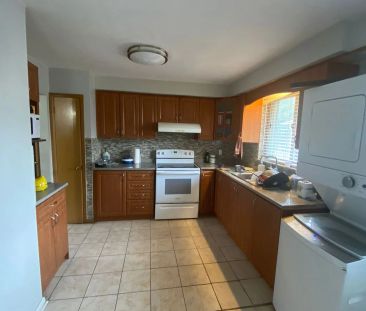 Detached Home For Lease | W9038936 - Photo 6