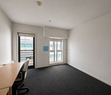 Partially Furnished - Opposite Melbourne Uni - Photo 4