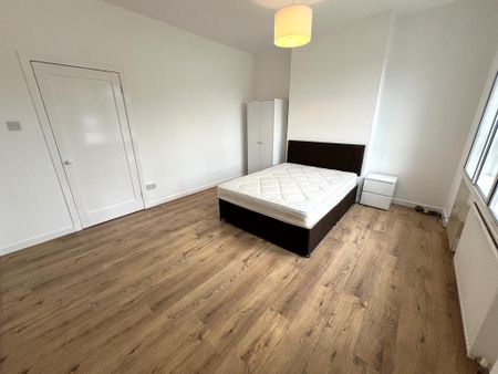 3 bedroom flat to rent - Photo 3