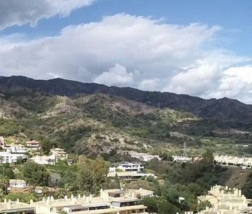 Luxury penthouse for rent in The Golden Mile, Marbella, Andalusia - Photo 3