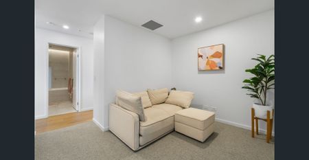 Luxury Furnished Inner-City Apartment with Stunning City Views - Photo 5