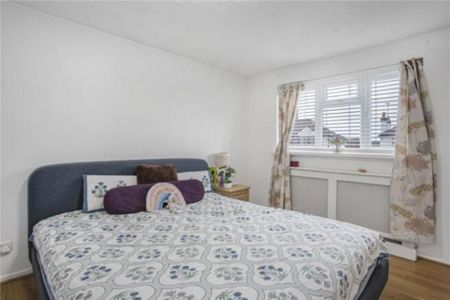 4 bedroom Detached house to rent - Photo 2