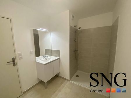 T3 AVEC LOGGIA + PARKINGS - Photo 3