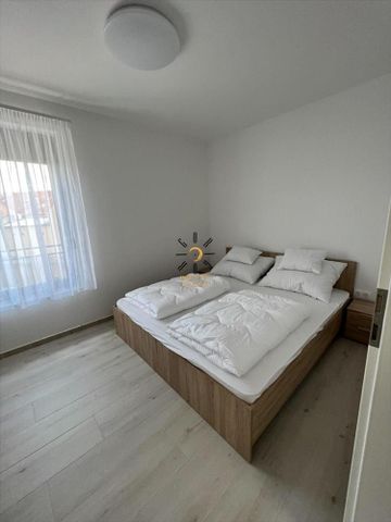 Kiadó lakás - Pécs - Fotó 3