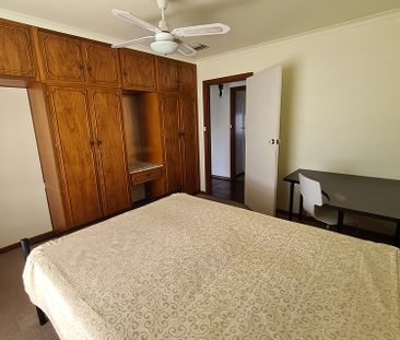 4-bedroom shared house / townhouse, Military Road - Photo 4