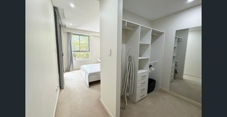 Contemporary Fully Furnished Light-Filled Apartment - Photo 5