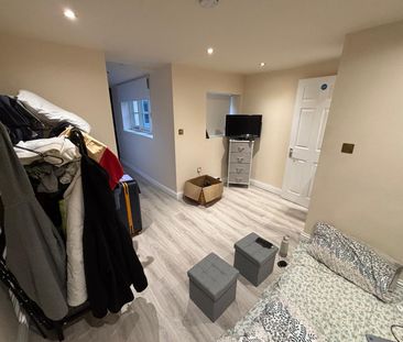 Market Place, March - Photo 2