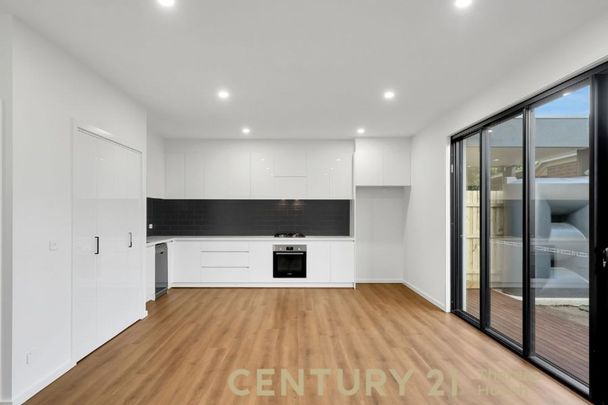 For Rent&colon; Brand New House in Springvale Area - Photo 1