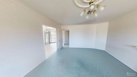 Springvale - 3 Bedrooms - Photo 3