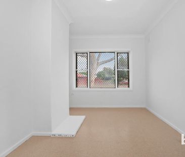 Comfortable 3-Bedroom Home with Spacious Yard in a Convenient Location - Photo 6