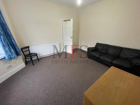 4 bedroom house to rent - Photo 2