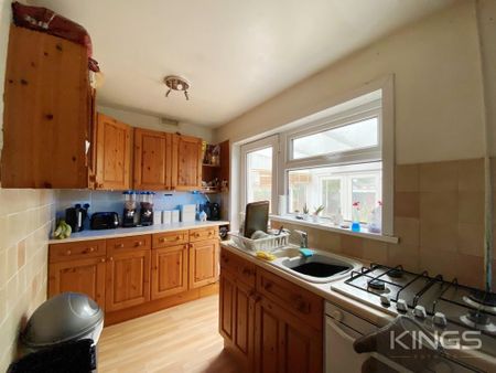4 bedroom semi-detached house to rent - Photo 2