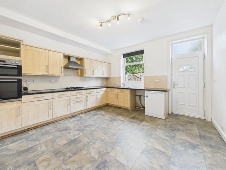 3 bedroom House To Let - Photo 4