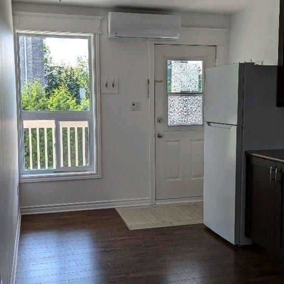 beau 4 1/2 à a louer - Photo 1