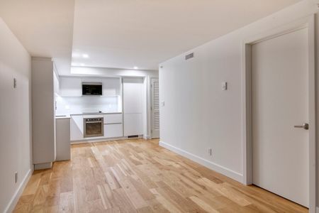 3460 Peel Street - Photo 3