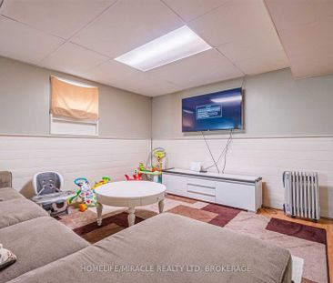 For Lease - 11 Durham Crescent, Brampton, Ontario - Photo 2