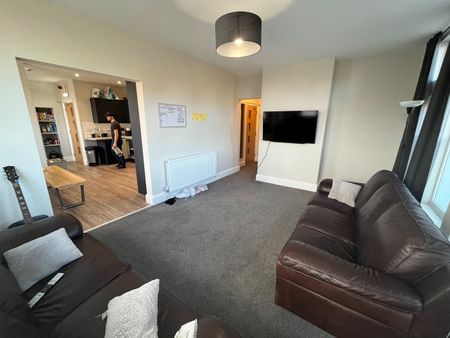 7 Bed Flat, Smithdown Road, L15 - Photo 2
