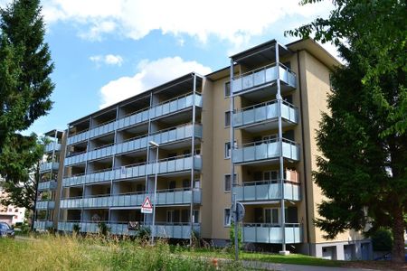 Zentral gelegene Wohnung mit grossem Balkon mit Aussicht - Photo 5
