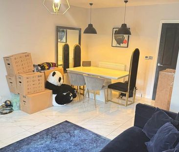 3 Bedroom House - Mid Terrace To Let - Photo 3