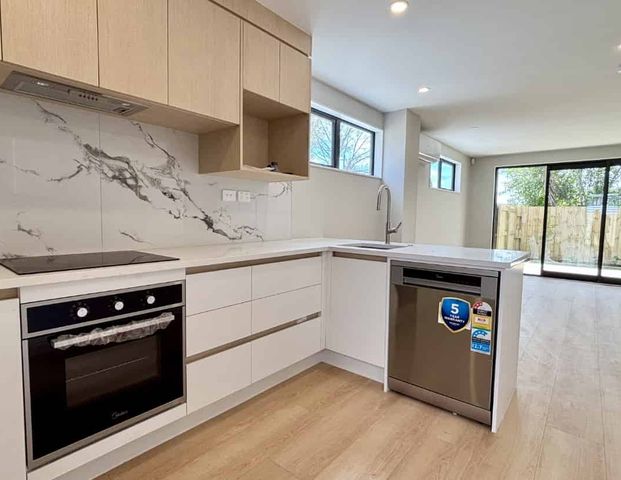 Brand New 3 bedroom with garden - Glen Eden - Photo 1