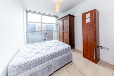 A beautiful Split level 1 bedroom with terrace in the heart of Angel - Photo 5