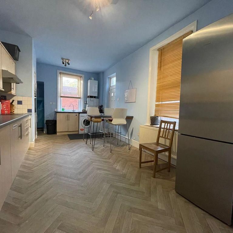 1 bedroom in a house share to rent - Photo 1
