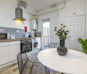 4 bed Mid Terraced House for Rent - Photo 6