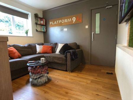 Fully-Furnished Co-Living Rooms Room 4 - Photo 2